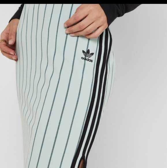 ADIDAS PASTEL GREEN CROP HOODY 2 PC SET💚🍃 - Picture 4 of 5